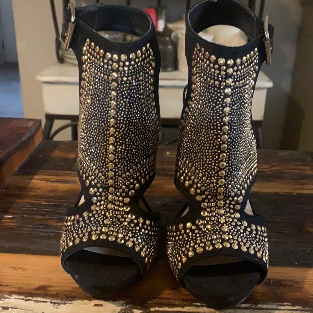 Luxe | Black and Gold Heels - Picture 2 of 7